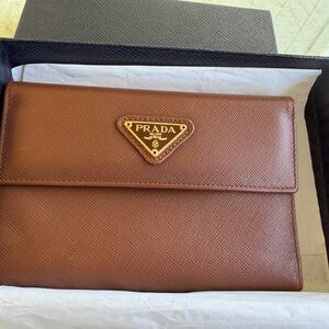 Prada Tobacco Wallet W/ Box💝💝💝